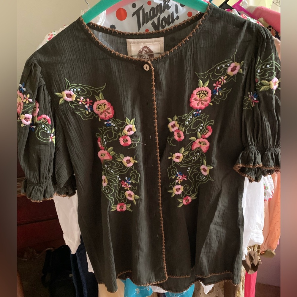 Chasing unicorns blouse, size medium